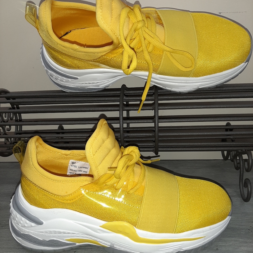 YELLOW CAPE ROBBIN SLIP-ON 💛 LACE TOP SNEAKERS